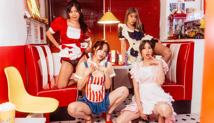 Alice Wong - Four Female Servers Tease a Male Guest Sexily FansOne video leaked