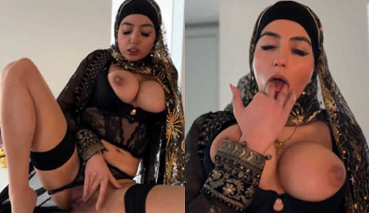 Aaliyah Yasin-Enjoying honey from my own beautiful vagina at the dining table on a lovely morning. Onlyfans video leaked