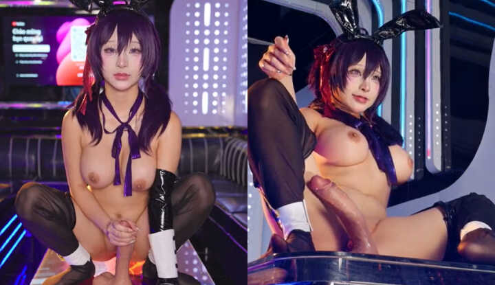 Yuumeilyn - Directly Takes Out the Birthday Toy to Play in the Private Room