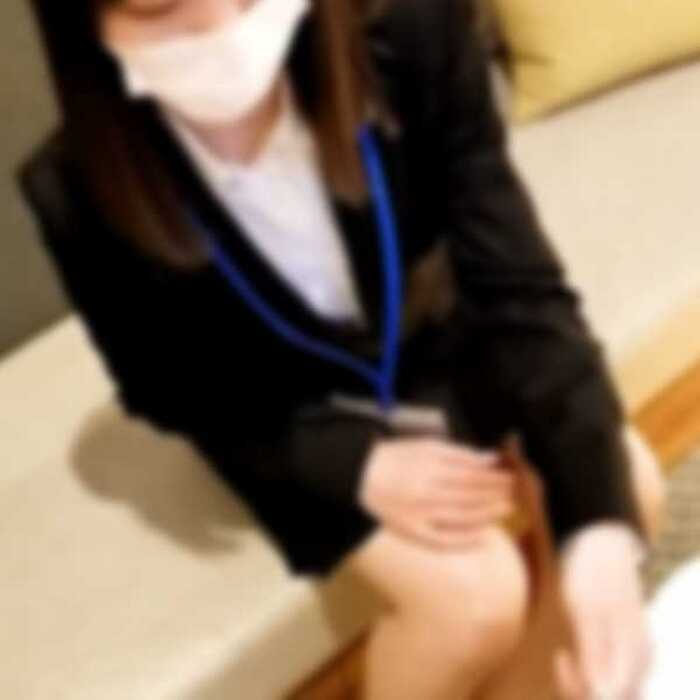 [FC2] Clothed Raw Sex with a Current Job-Hunting Student – She Feels Pleasure All Over Her Body and Gives In to Ecstasy [FC2-PPV-4842521]